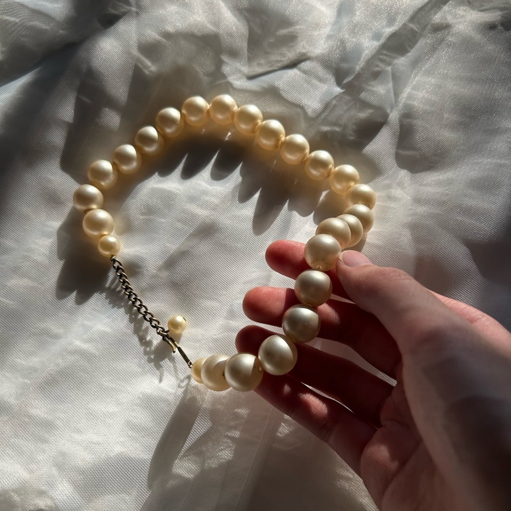 Vintage faux pearl necklace, big pearls, costume necklace